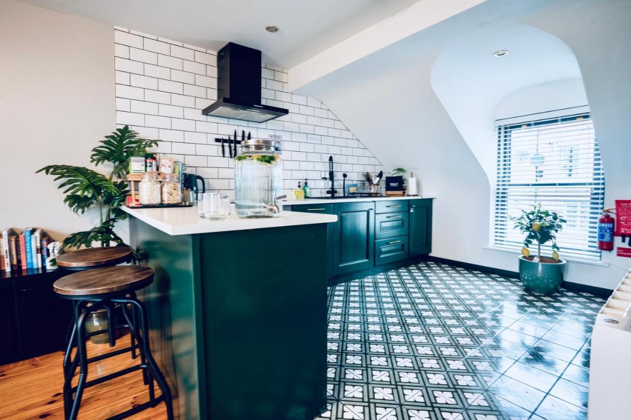 Modern Penthouse Apartment In Cobh Town Eksteriør bilde