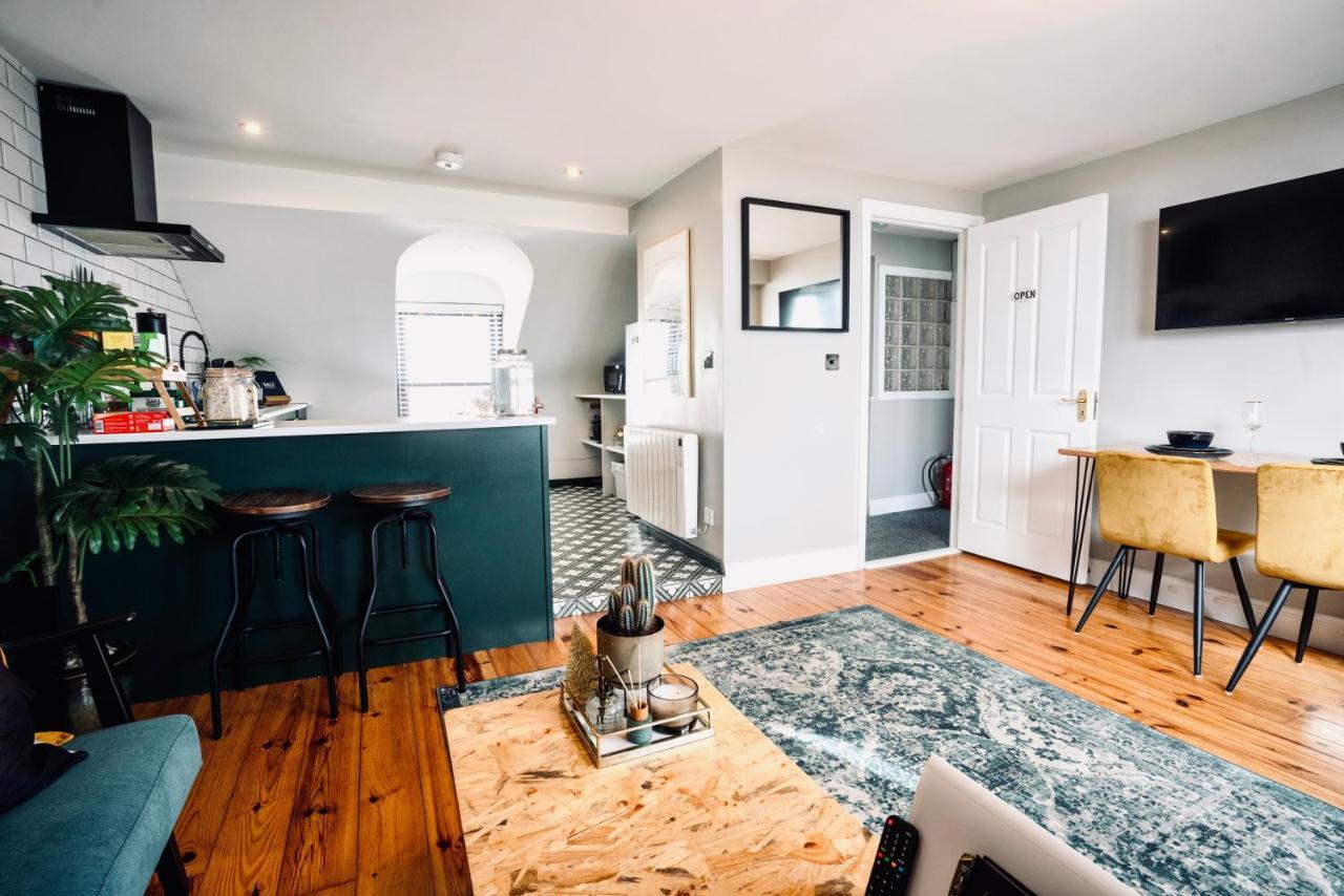 Modern Penthouse Apartment In Cobh Town Eksteriør bilde